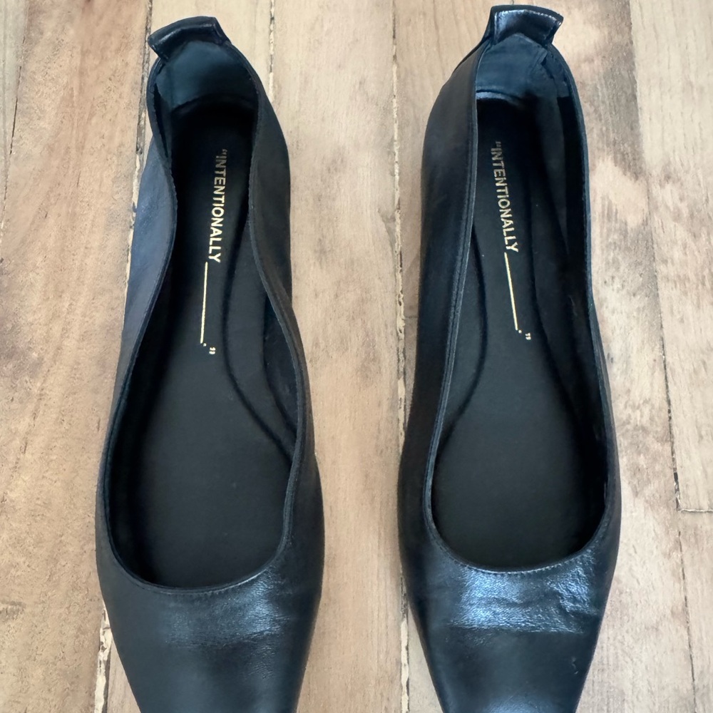 INTENTIONALLY BLANK Black Leather Flats